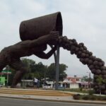 Monumento_al_recolector_de_naranjas,_en_Naranjos._-_panoramio