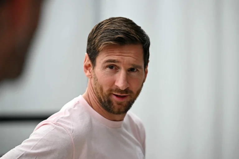 messi-extiende-dos-anos-su-contrato-con-inter-miami-en-la-mls_5e30a0b8-cc32-46aa-a4f8-bd6dd982788c_medialjnimgndimage=fullsize