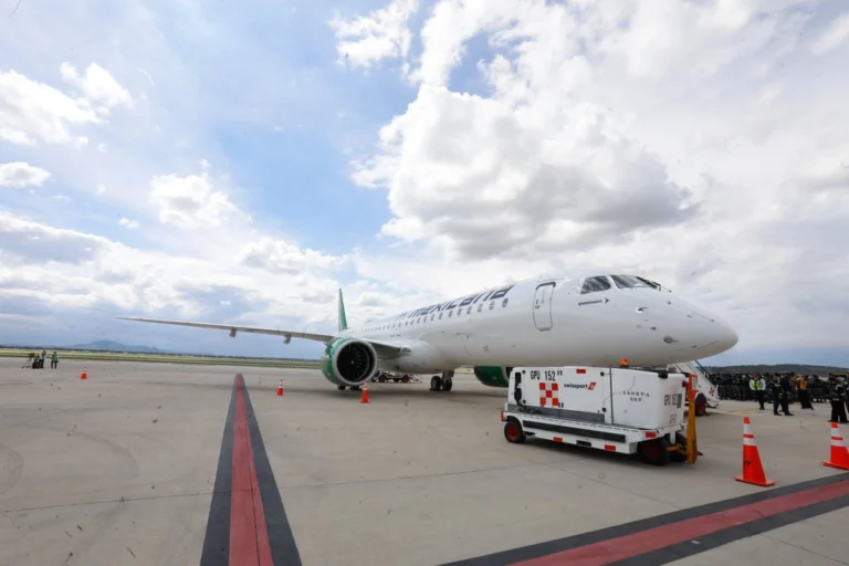 sheinbaum-rechaza-cancelacion-de-vuelos-del-aifa-hacia-eu-a-mexico-se-le-respeta-dice_ef3b6787-1140-4e2b-b331-c02eefc2ad86_medialjnimgndimage=fullsize